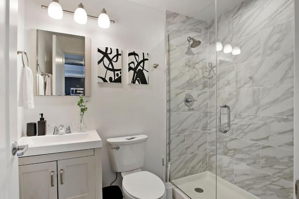 Apartment 1br Prime And Comfy With In-unit Laundry - 302 Chicago