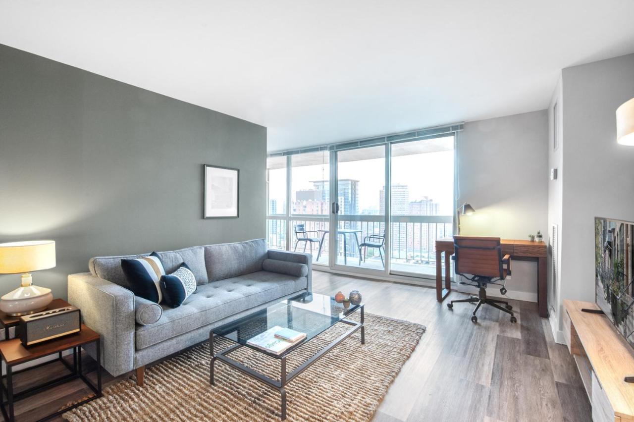 Gold Coast Convertible W Lounge Nr Oak St Chi-83