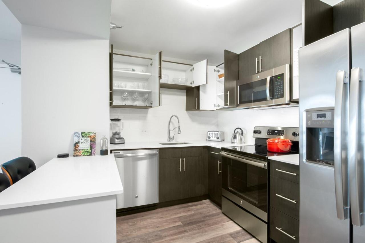 Gold Coast Convertible W Lounge Nr Oak St Chi-83 * Chicago