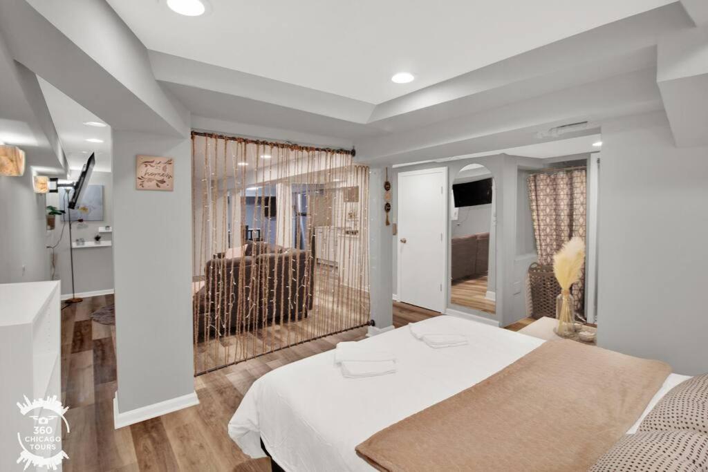 Logan Square Monthly Apartment *