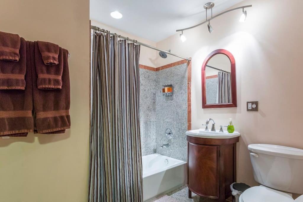 Modern 1bdr 2nd Floor Condominium *
