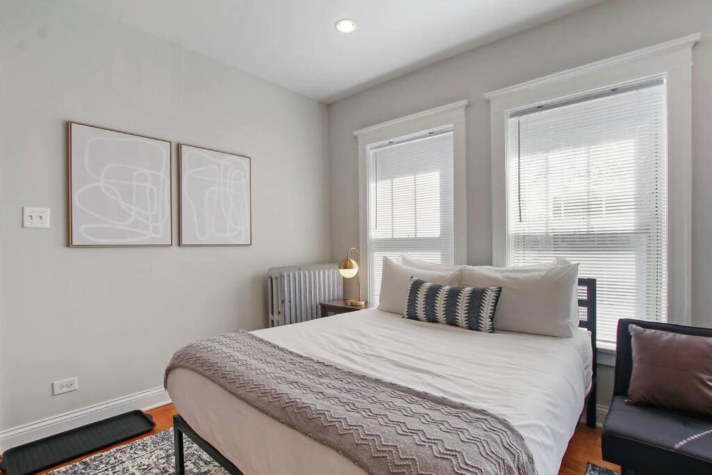 Comfy And Serene In - Pensacola 2w Apartment Chicago