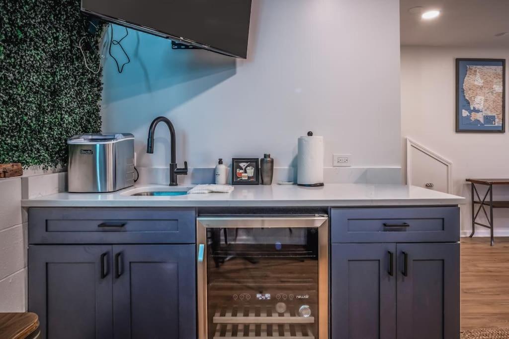Holiday home Modern Townhome With King & Private Patio Chicago
