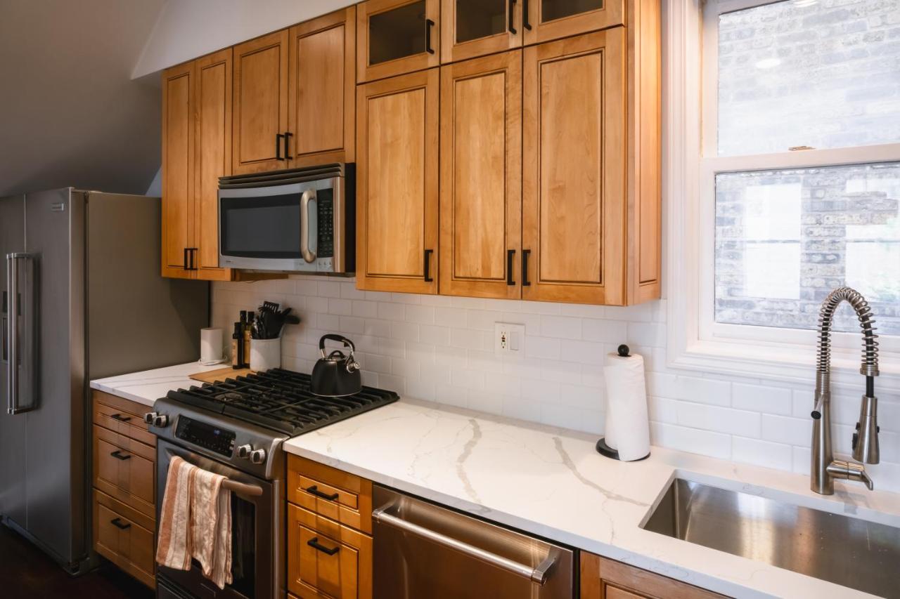 Holiday home Modern Townhome With King & Private Patio Chicago