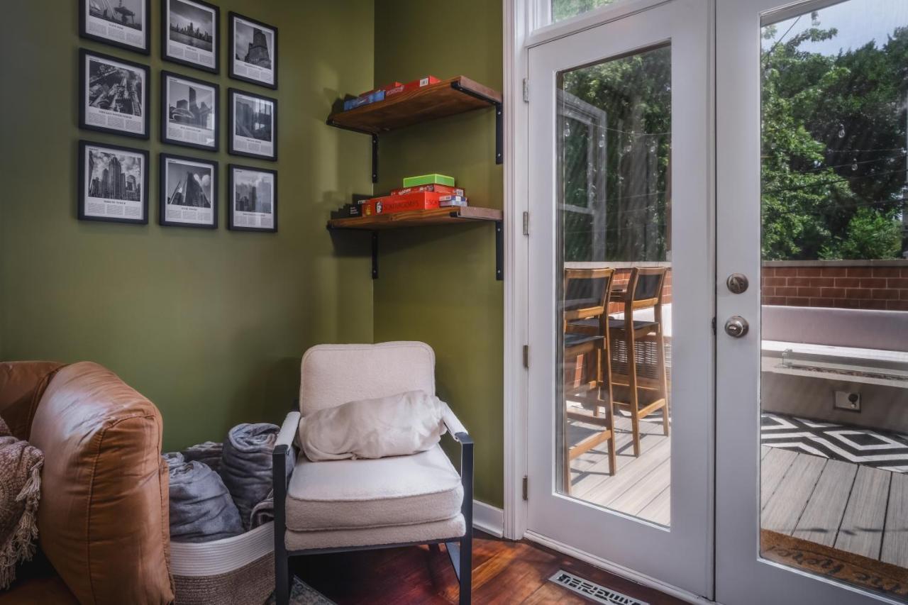 Modern Townhome With King & Private Patio Holiday home *