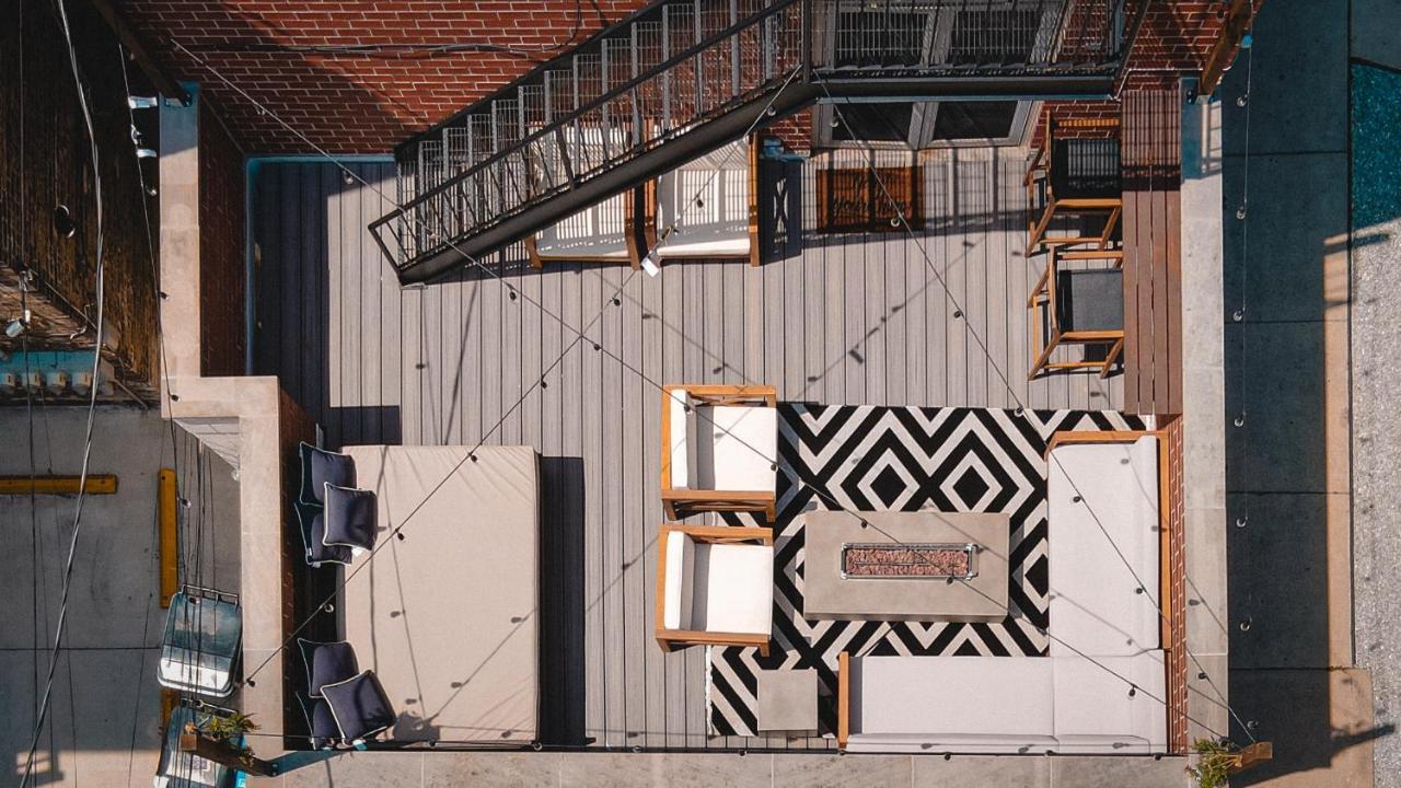 Modern Townhome With King & Private Patio