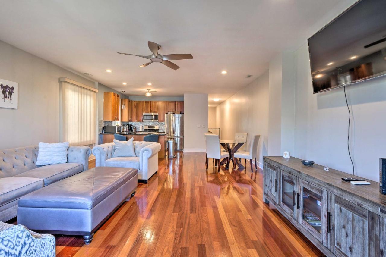 Near Beaches, Parks And Downtown!