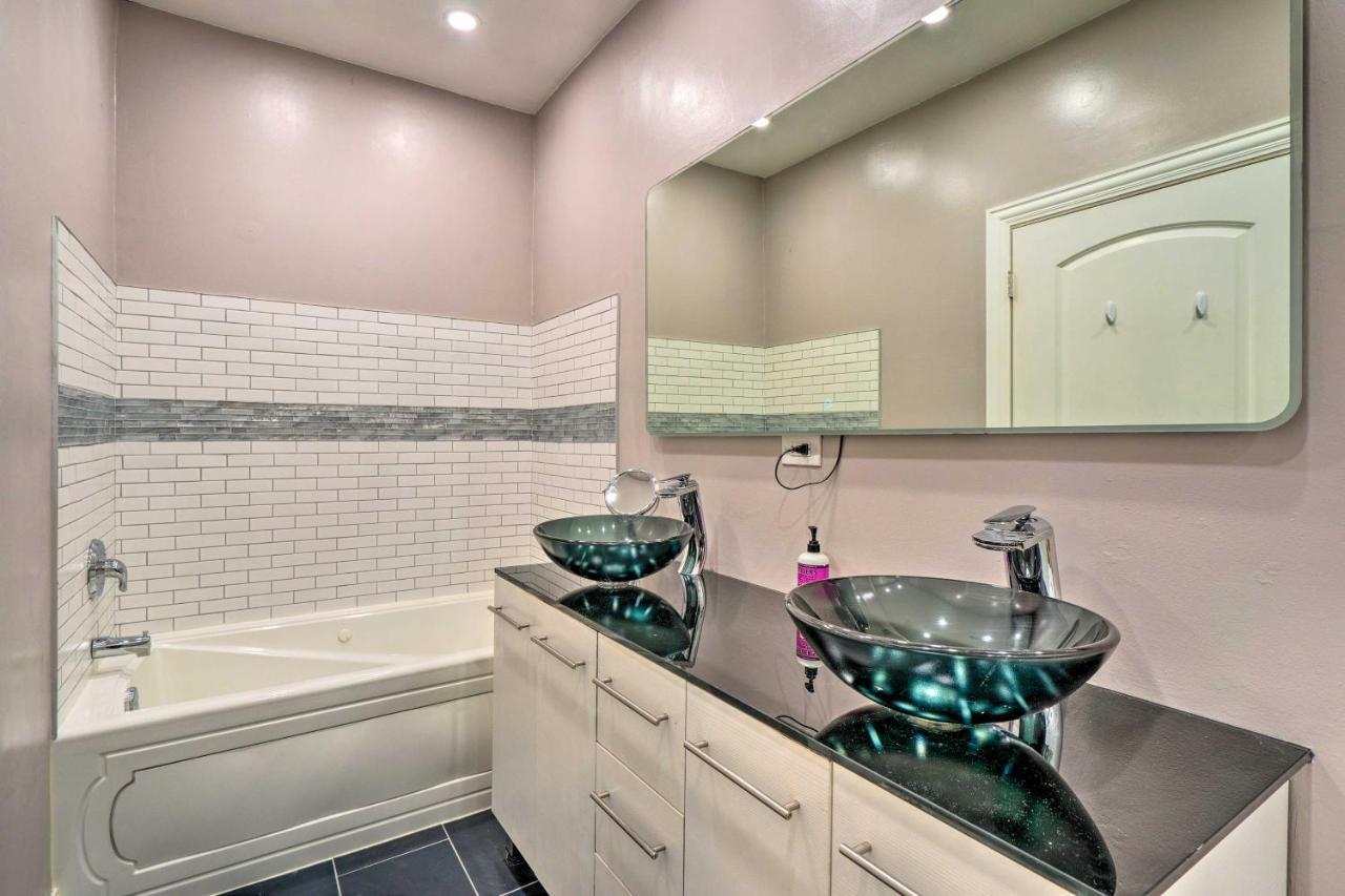 Near Beaches, Parks And Downtown! Apartment