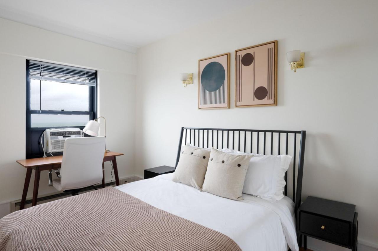 Gold Coast W Doorman Gym 2 Blocks To L Chi-916 *