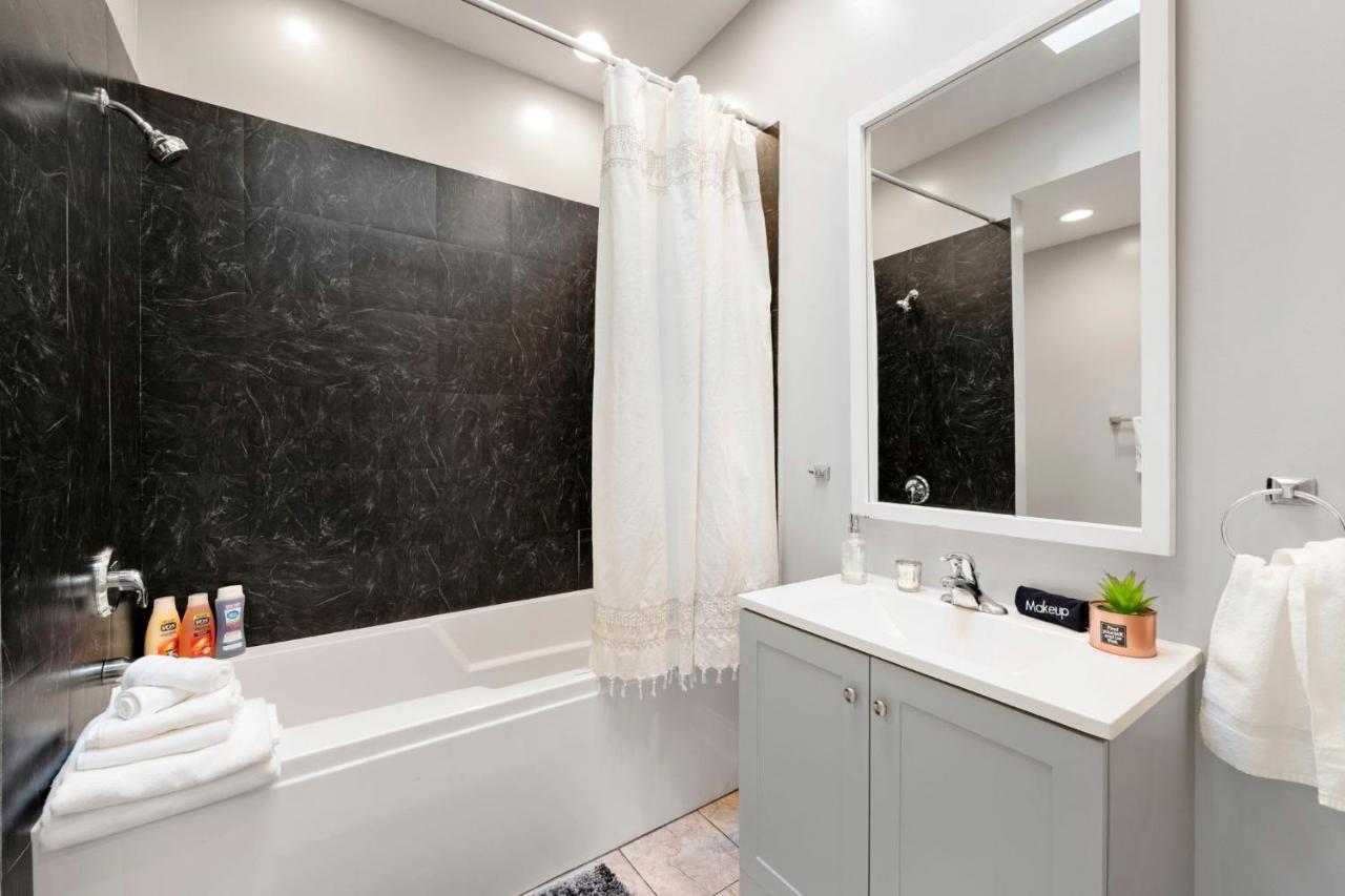 Spacious Luxury Retreat 8 Bed Oasis With 6 Baths Casa de Férias Chicago