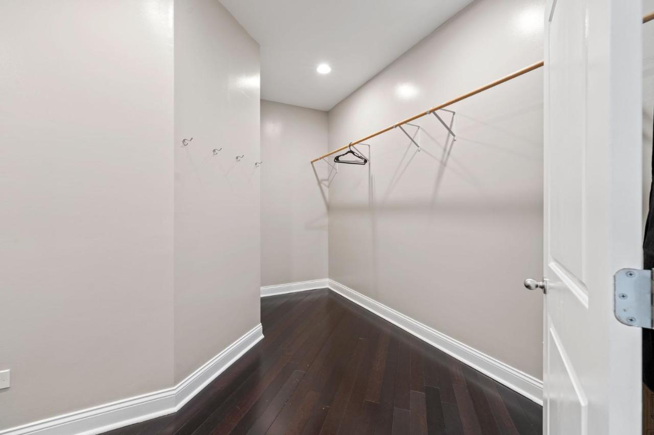 Spacious Luxury Retreat 8 Bed Oasis With 6 Baths *