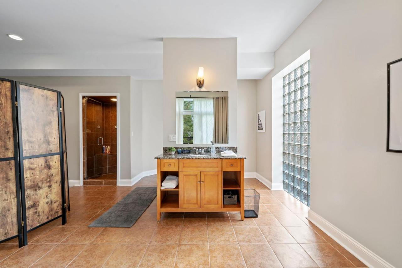 Casa de Férias Spacious Luxury Retreat 8 Bed Oasis With 6 Baths Chicago