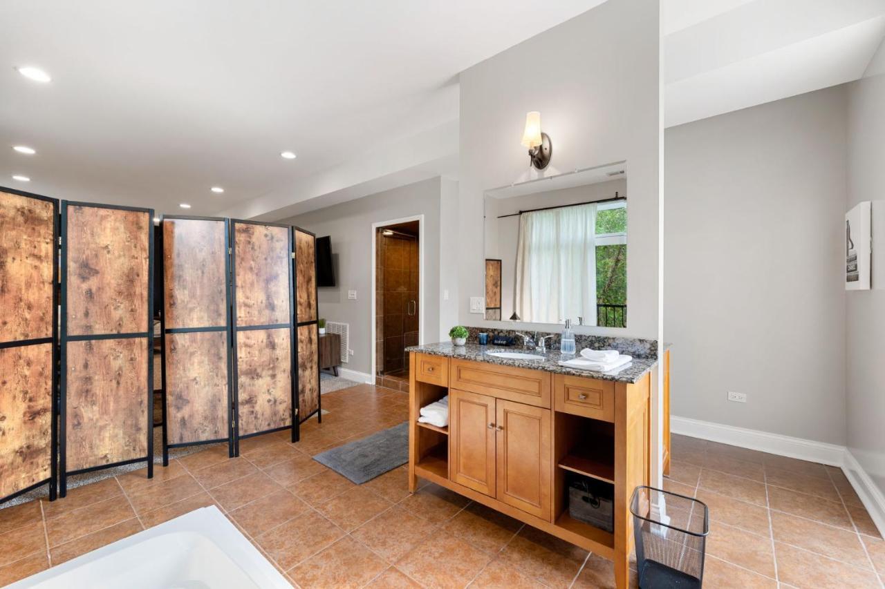Spacious Luxury Retreat 8 Bed Oasis With 6 Baths Casa de Férias