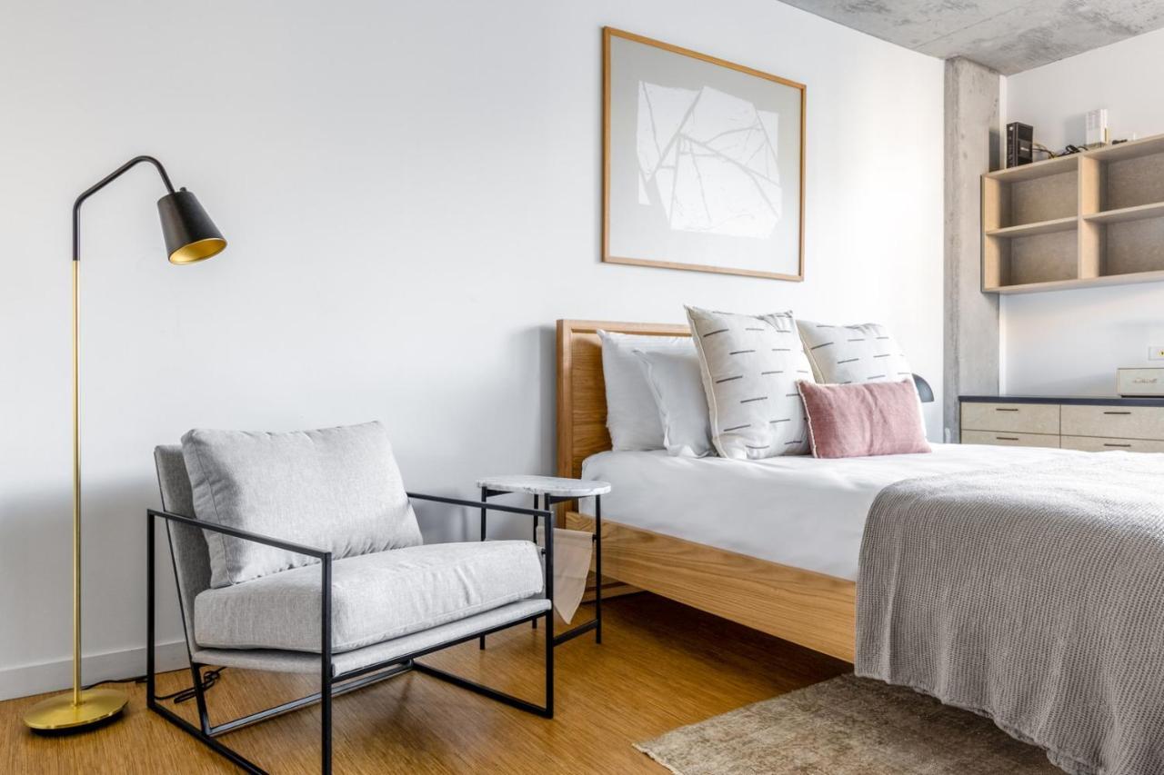 Lincoln Park W Wd Patio Nr L Chi-326 * Chicago