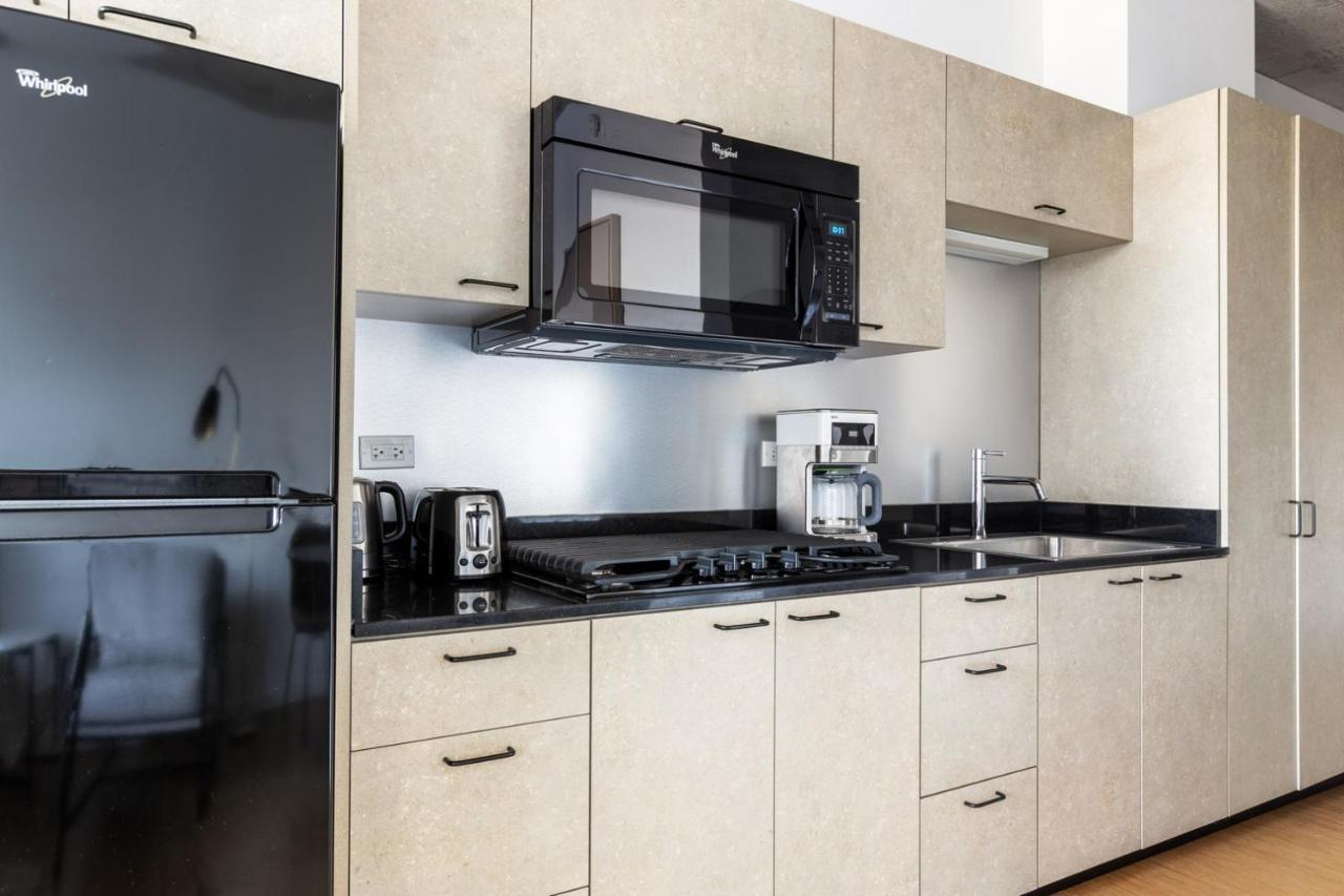 Apartment Lincoln Park W Wd Patio Nr L Chi-326 Chicago