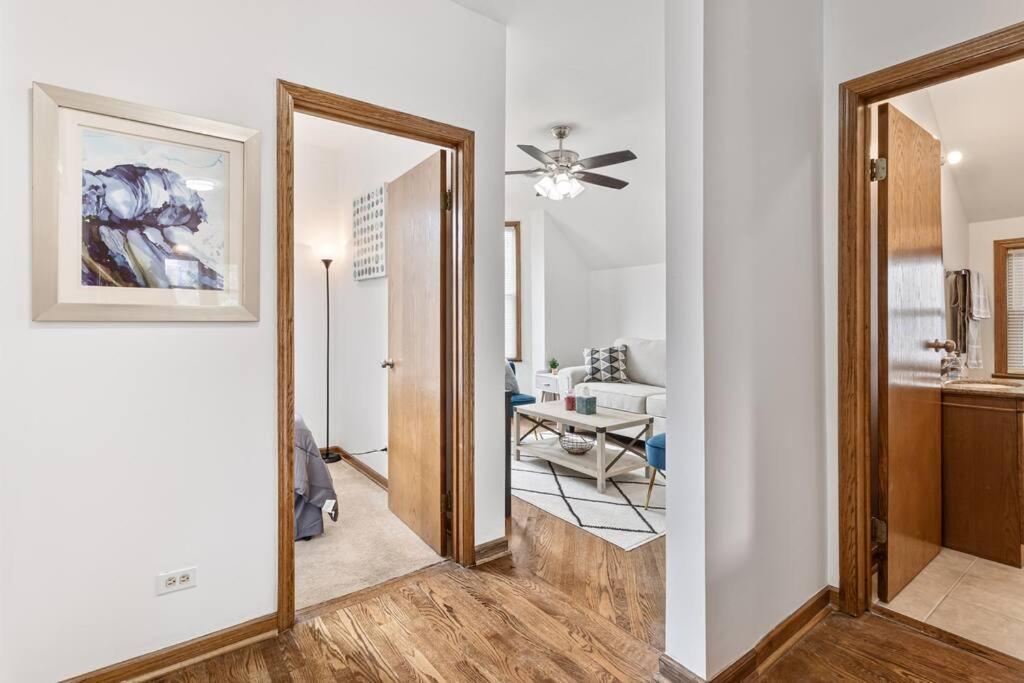 Apartment Bright And Modern 2br Apt With Parking And Laundry *