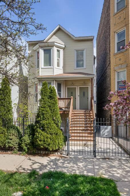 Apartment Bright And Modern 2br Apt With Parking And Laundry Chicago