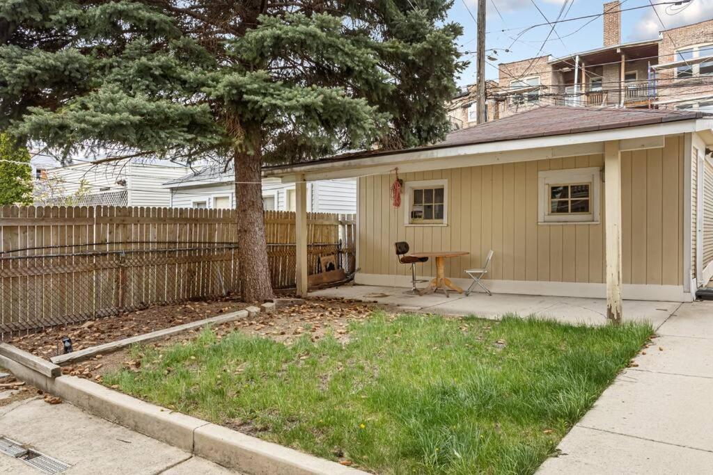 Bright And Modern 2br Apt With Parking And Laundry Apartment
