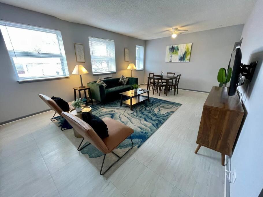 Discover Northside From Modern Apartment *