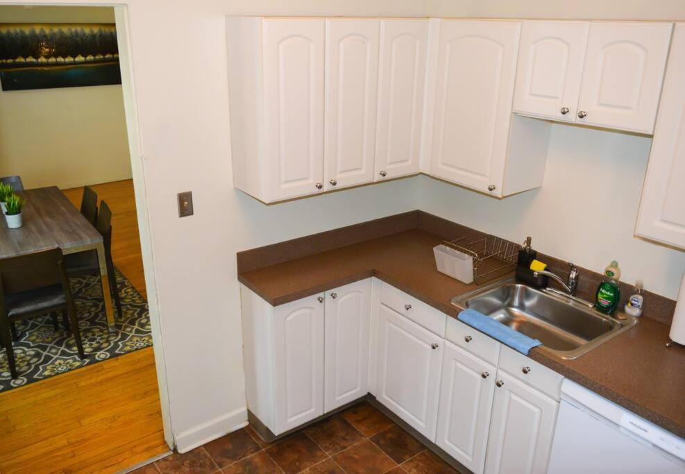 Stunning 3br Close To Shopping Center *