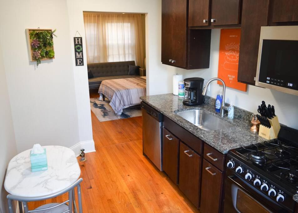 Prime Location W/ Historic Charm Near Shops &parks Apartamento *