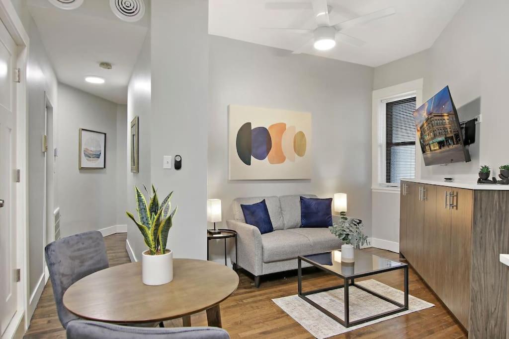 Enchanting 1br With In-unit Laundry - Park M2 Apartment Chicago