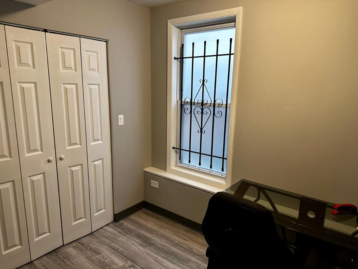 Cozy & Spacious In Irving Park Apartamento