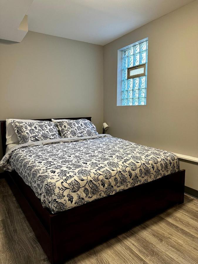 Cozy & Spacious In Irving Park Apartamento
