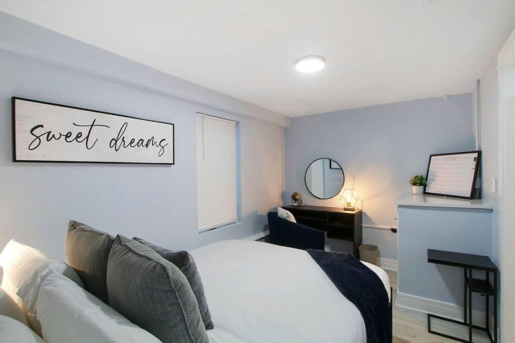 Apartment 2br Modern And Cozy Apt Logan Square Pet Friendly