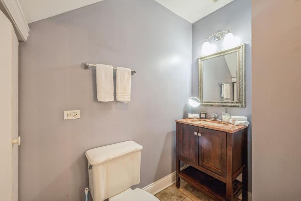 Lovely 2 Bed 3 Miles From Dt W Free Parking *