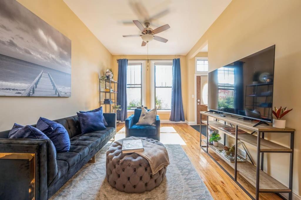 Lovely 2 Bed 3 Miles From Dt W Free Parking * Chicago