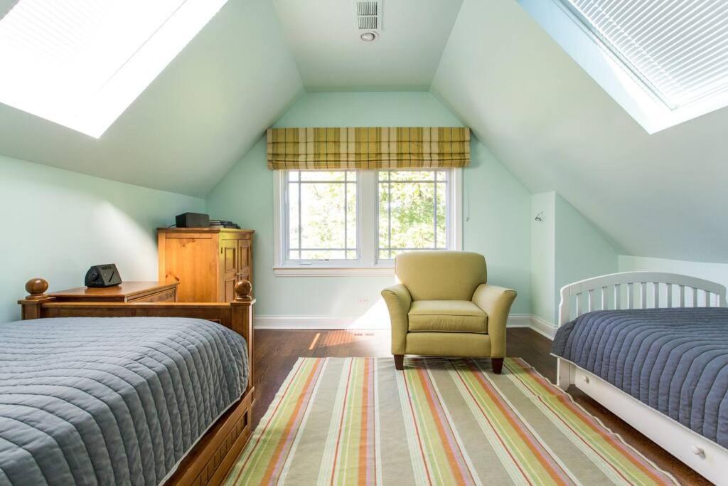 Villa Featured In Socials Luxurious Airbnbs Chicago
