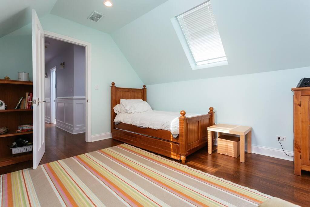 Villa Featured In Socials Luxurious Airbnbs Chicago