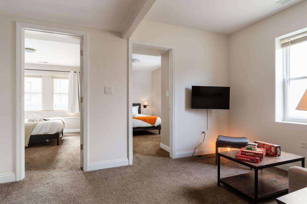 Logan Square Duplex 3br S2 Apartment *