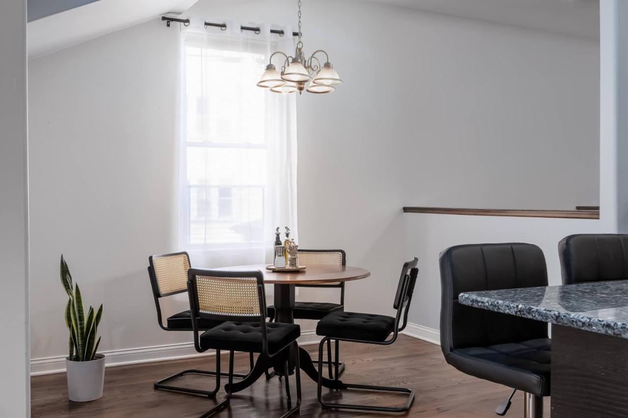 Apartment Logan Square Duplex 3br S2 *
