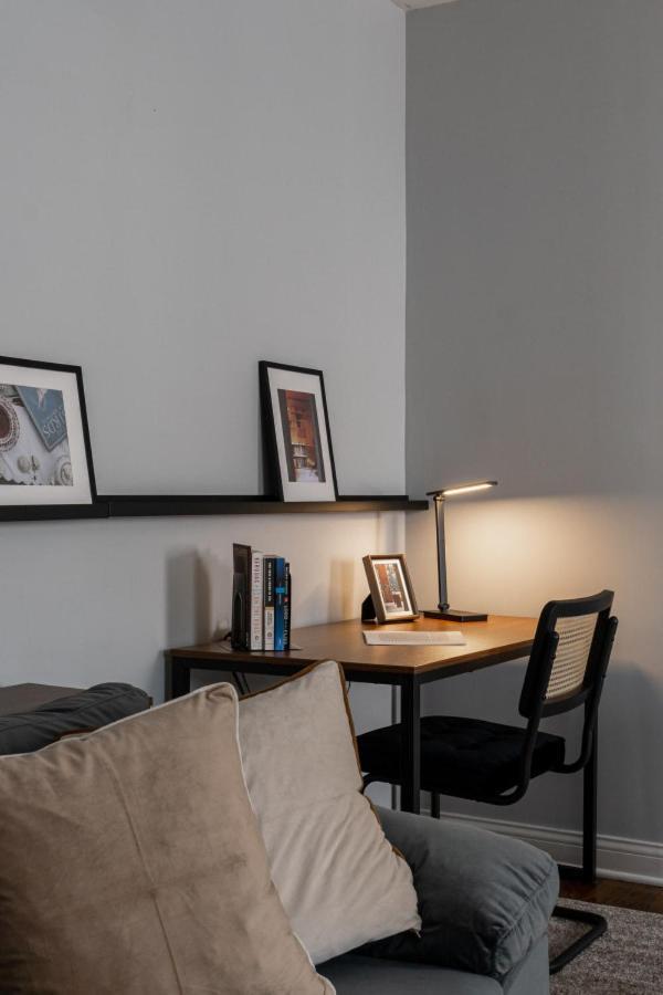Logan Square Duplex 3br S2 Chicago