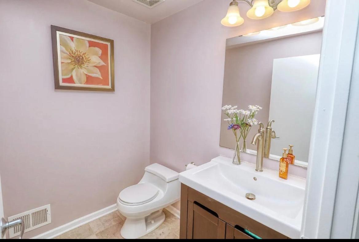 Quarto em Acomodações Particulares Lovely Near Hospitals, White Sox Park, And Mccormick Place *
