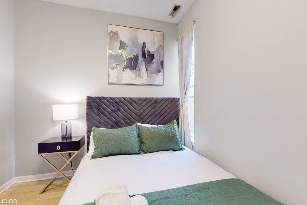 The Cozy Quarters - Sleeps 10 Apartamento