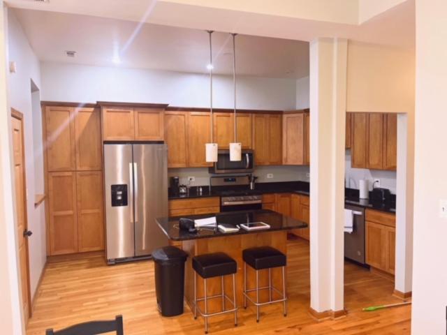 Aparthotel 3bd/2ba In Historic Hyde Park Neighborhood W/ Parking Near Of Chicago