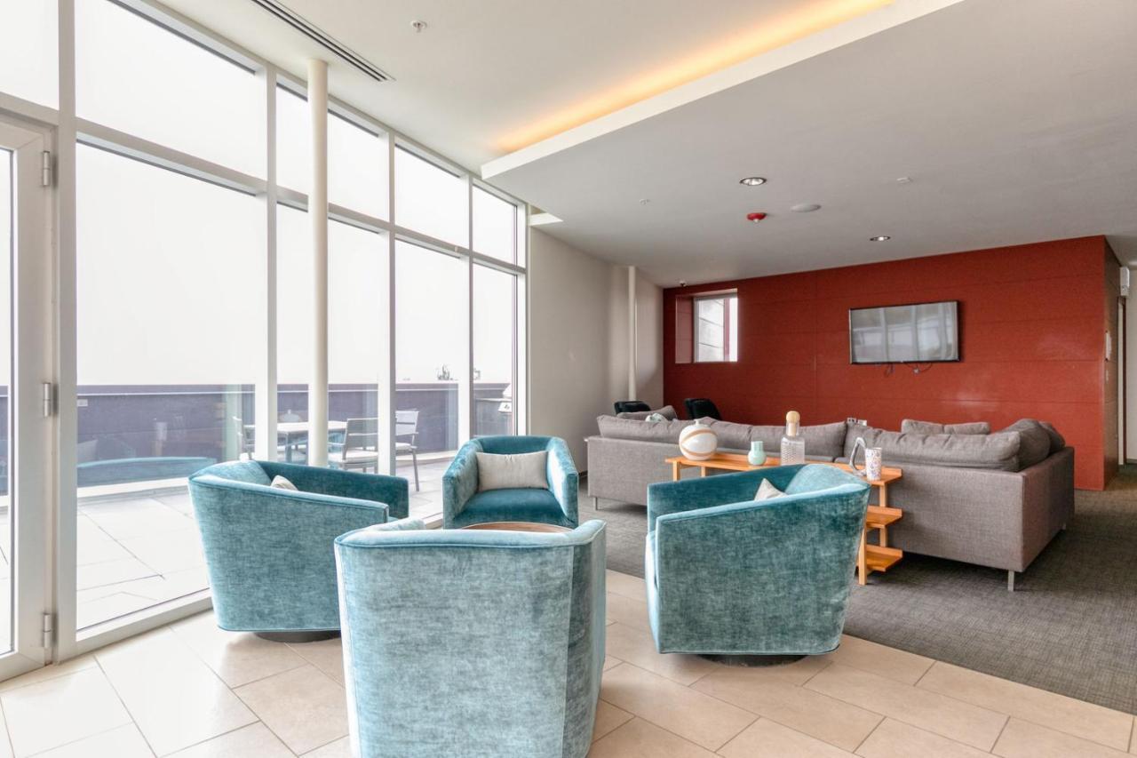 Bucktown 2br W Lounge Roof Gym 1 Block To L Chi-663 Chicago