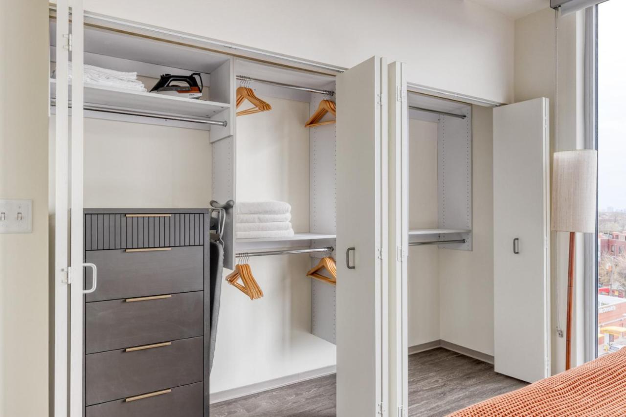Bucktown 2br W Lounge Roof Gym 1 Block To L Chi-663 Chicago