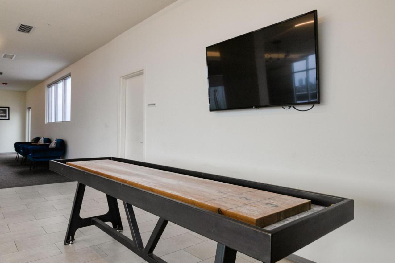 Bucktown 2br W Lounge Roof Gym 1 Block To L Chi-663 * Chicago