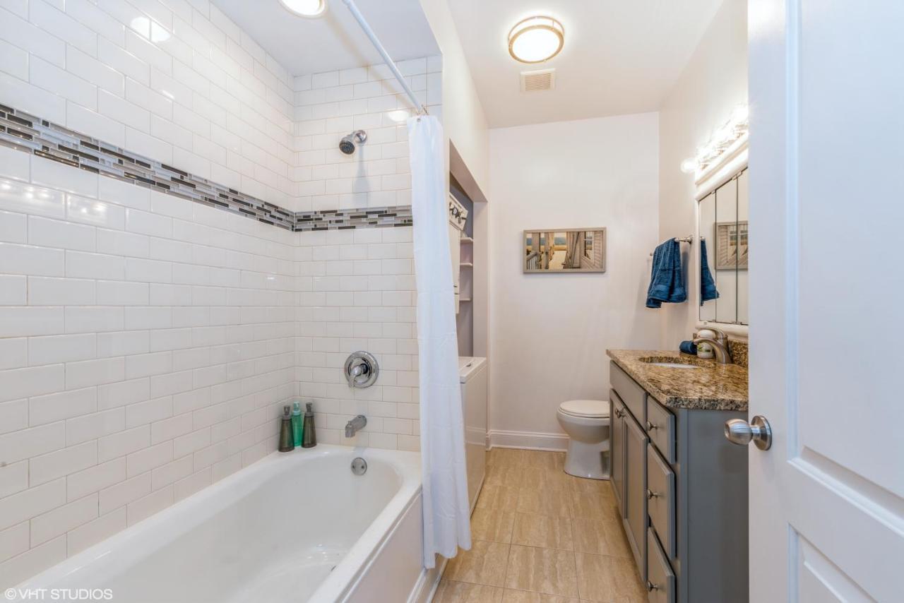 Belmont & Racine - Walk To Wrigley & Southport Corridor & Belmont L Train Station! Chicago