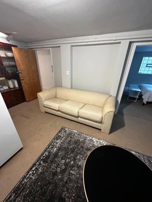 1 Bedroom Gem: Discover Andersonville's Garden Unit Apartamento