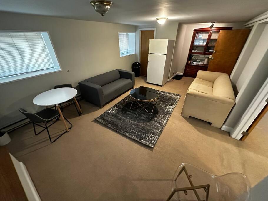 1 Bedroom Gem: Discover Andersonville's Garden Unit Apartamento
