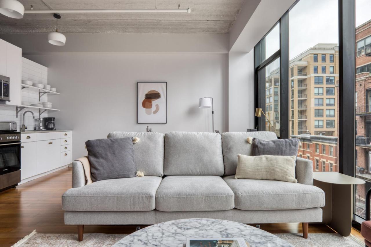River North 1br W Gym Lounge Roof Nr Riverwalk Chi-896 Apartment *