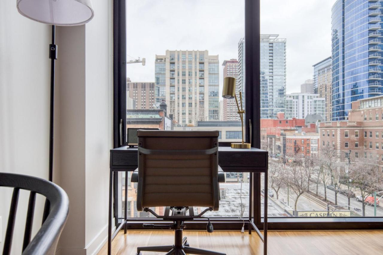 Apartment River North 1br W Gym Lounge Roof Nr Riverwalk Chi-896 Chicago