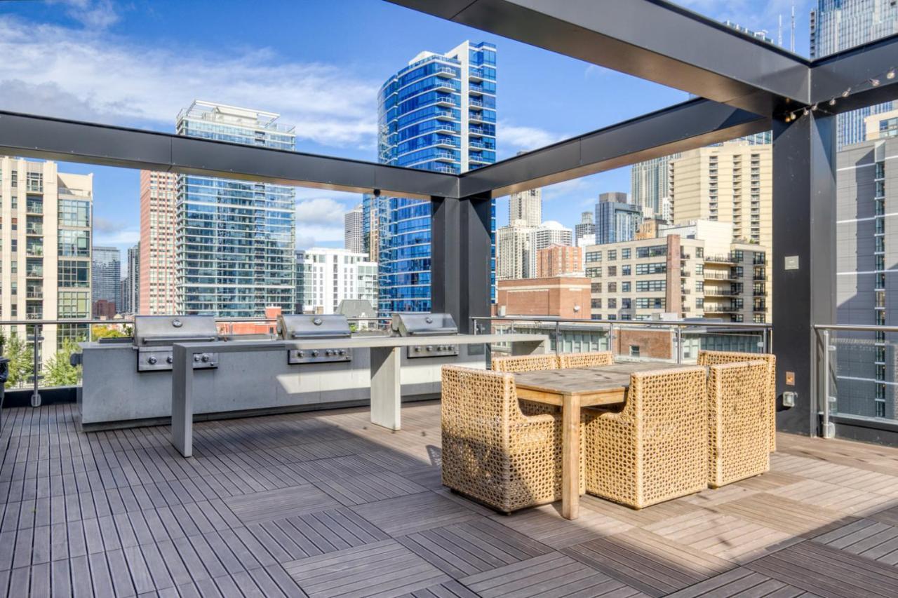 River North 1br W Gym Lounge Roof Nr Riverwalk Chi-896 Apartment *