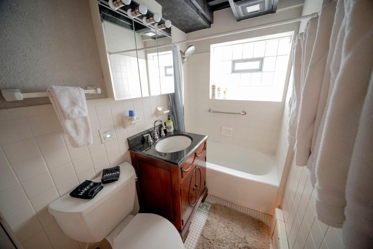 Bootlegger House Sleeps 10-20 Free Tv & Parking * Chicago