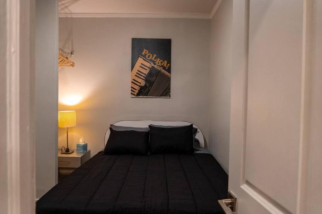 Charming 4br Unit In Historic Hyde Park Near Beach Apartment *